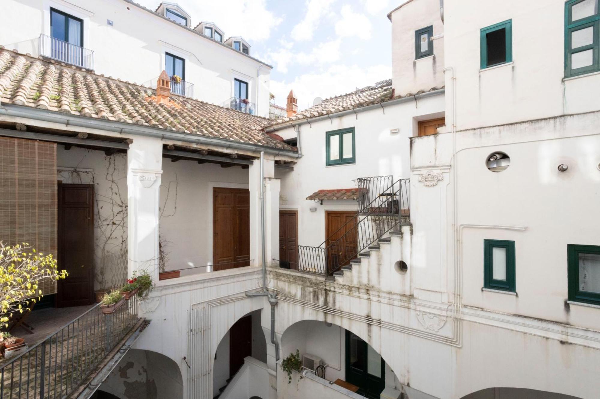 Qu4Ttro I Domo House Lägenhet Salerno Exteriör bild